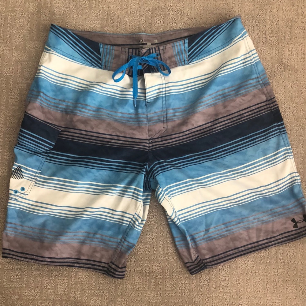 Under Armour men’s board shorts size 36, tie closure and side Velcro pocket